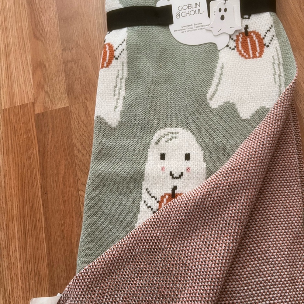 Goblins & ghouls light green viral TikTok ghost blanket NWT